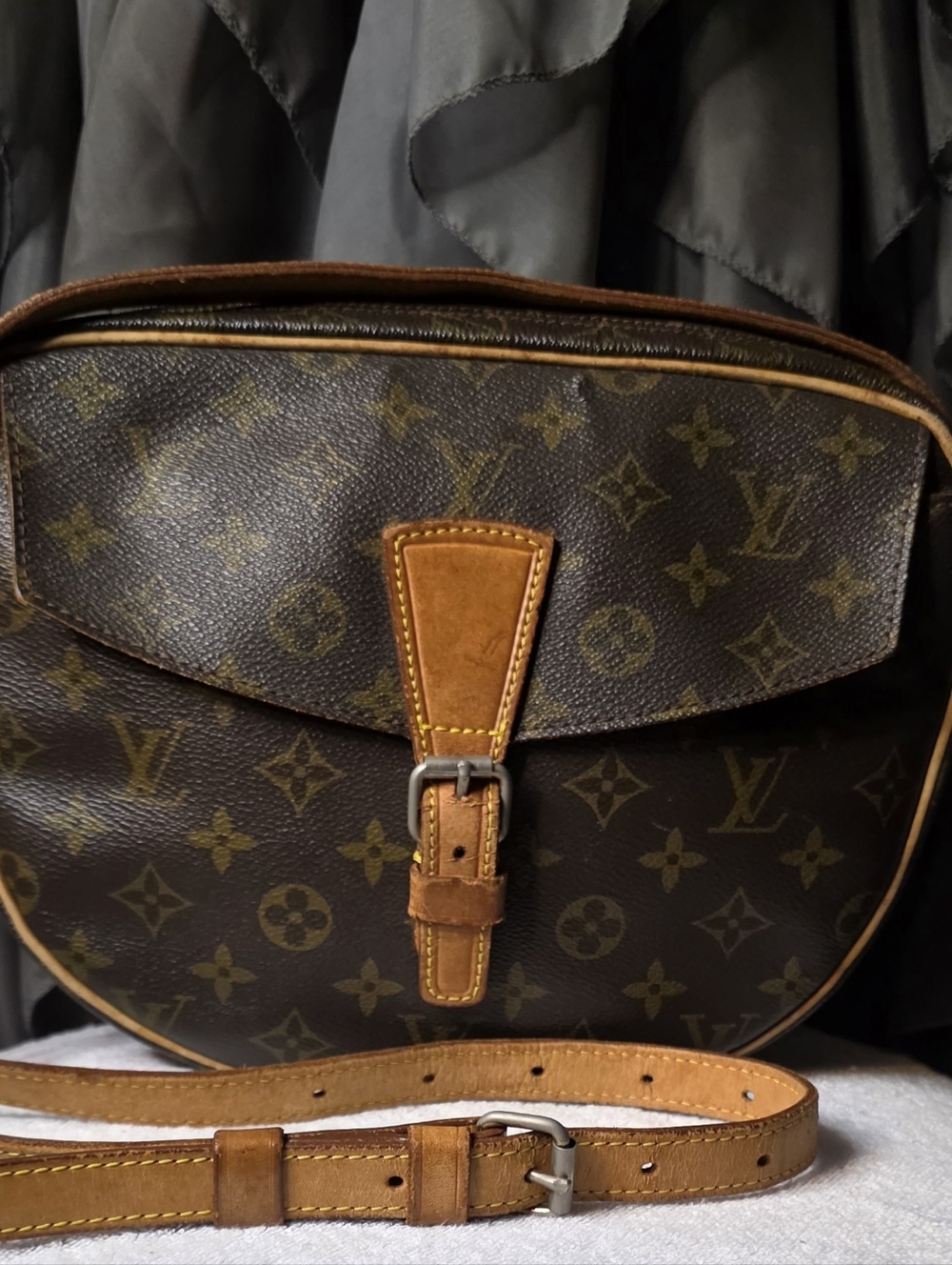 Authentic Louis Vuitton Jeune Fille GM Monogram Canvas Crossbody With COA - Picture 10 of 11